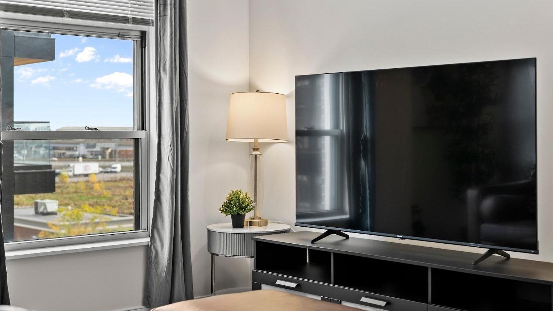 Beautiful 2br In Southend Apartment