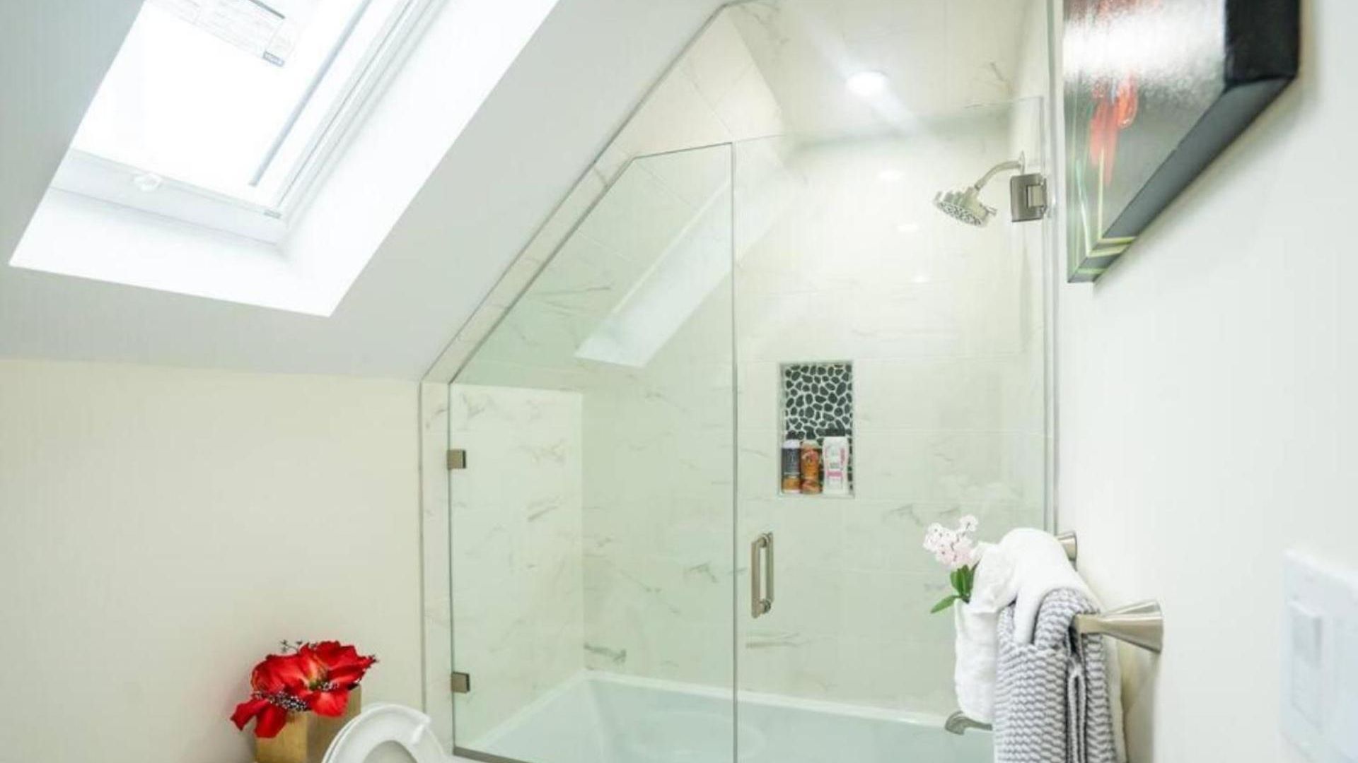 Breezy 3br - Bathtub, Parking, Tv, Walk To Train 803 Apartment *