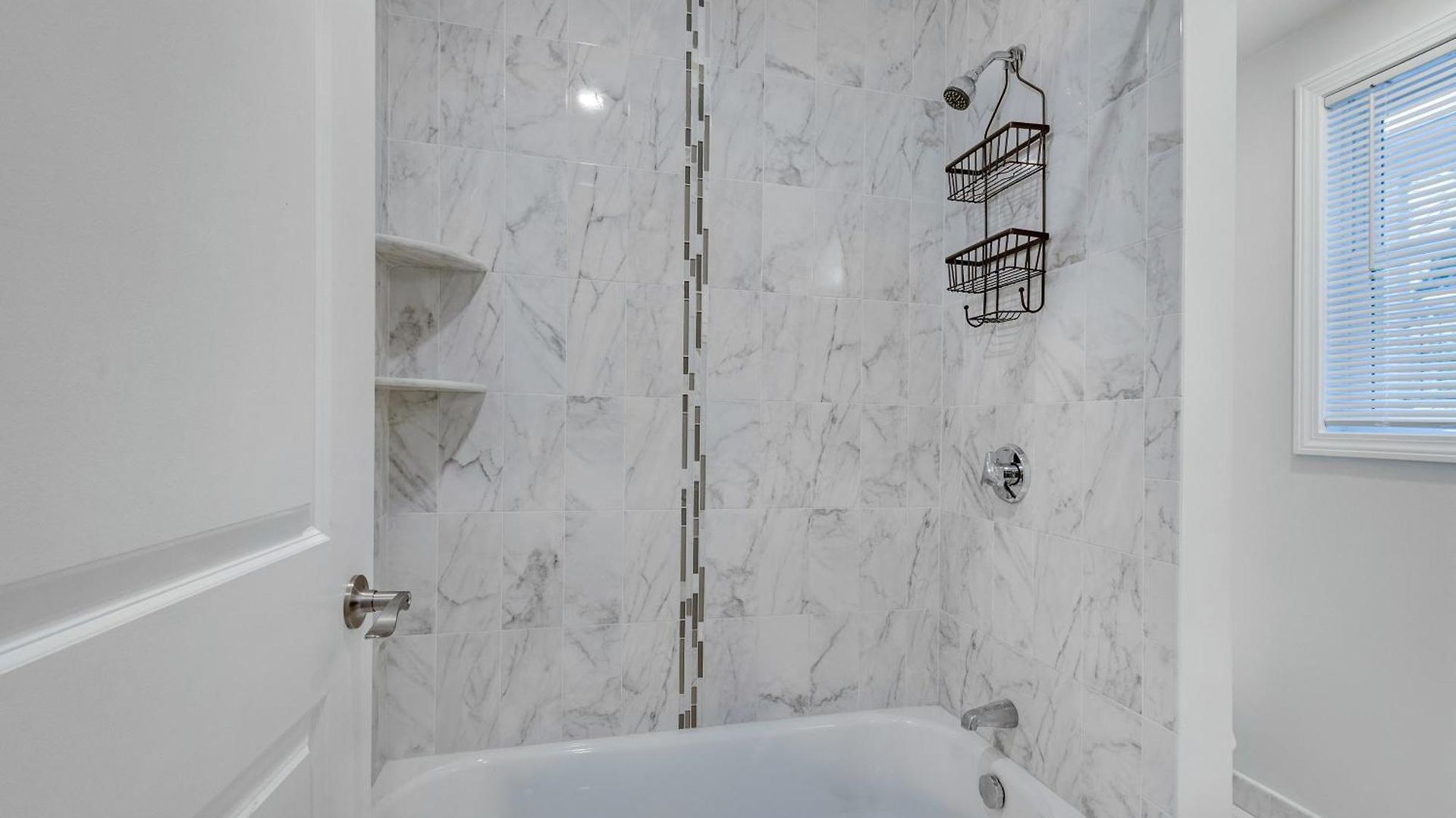 2br Dog-friendly In 2-fam - Comfy Retreat *