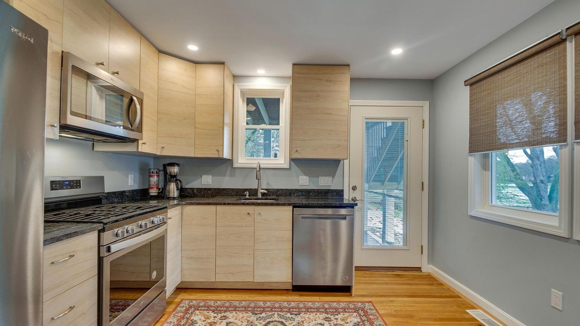 2br Dog-friendly In 2-fam - Comfy Retreat Apartment