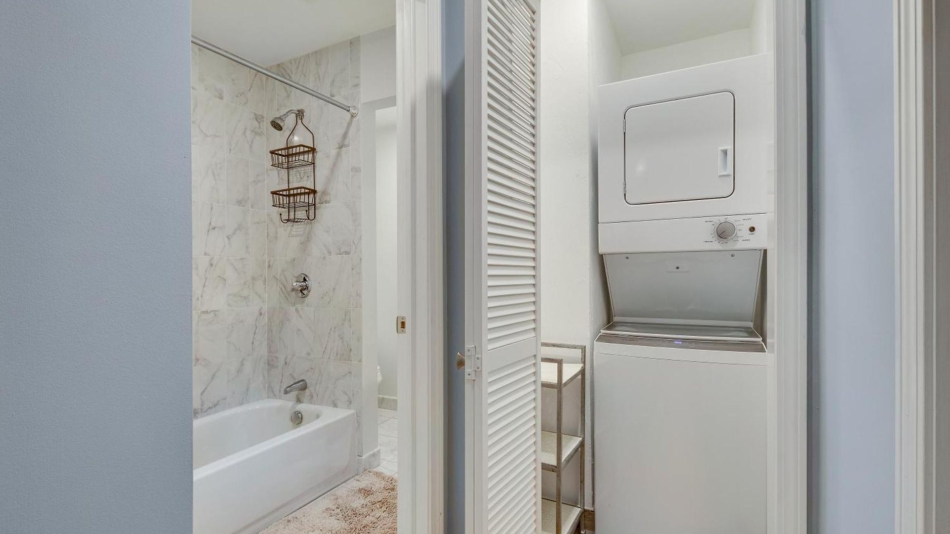 2br Dog-friendly In 2-fam - Comfy Retreat Apartment *
