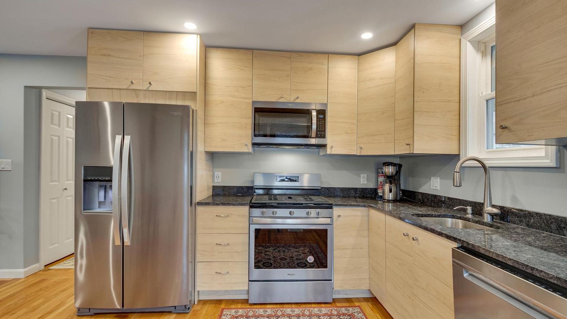 2br Dog-friendly In 2-fam - Comfy Retreat