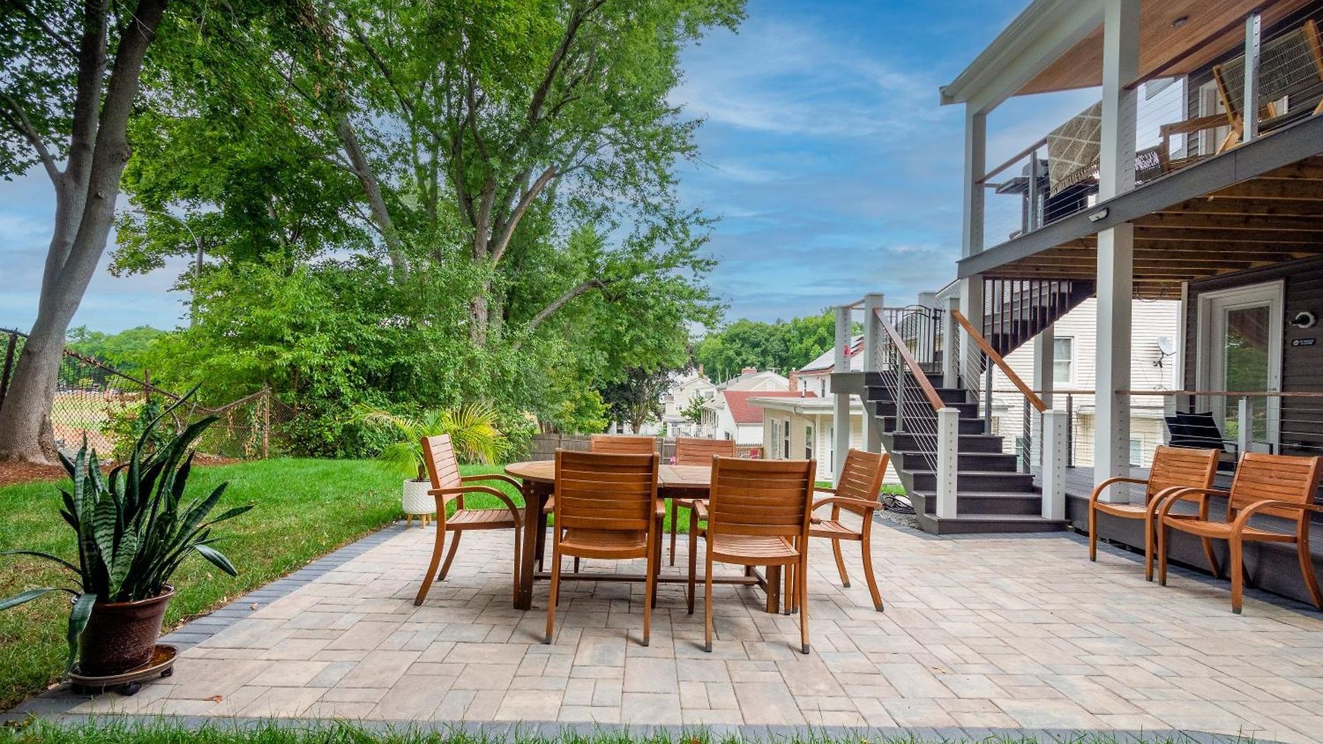 2br Dog-friendly In 2-fam - Comfy Retreat Apartment *
