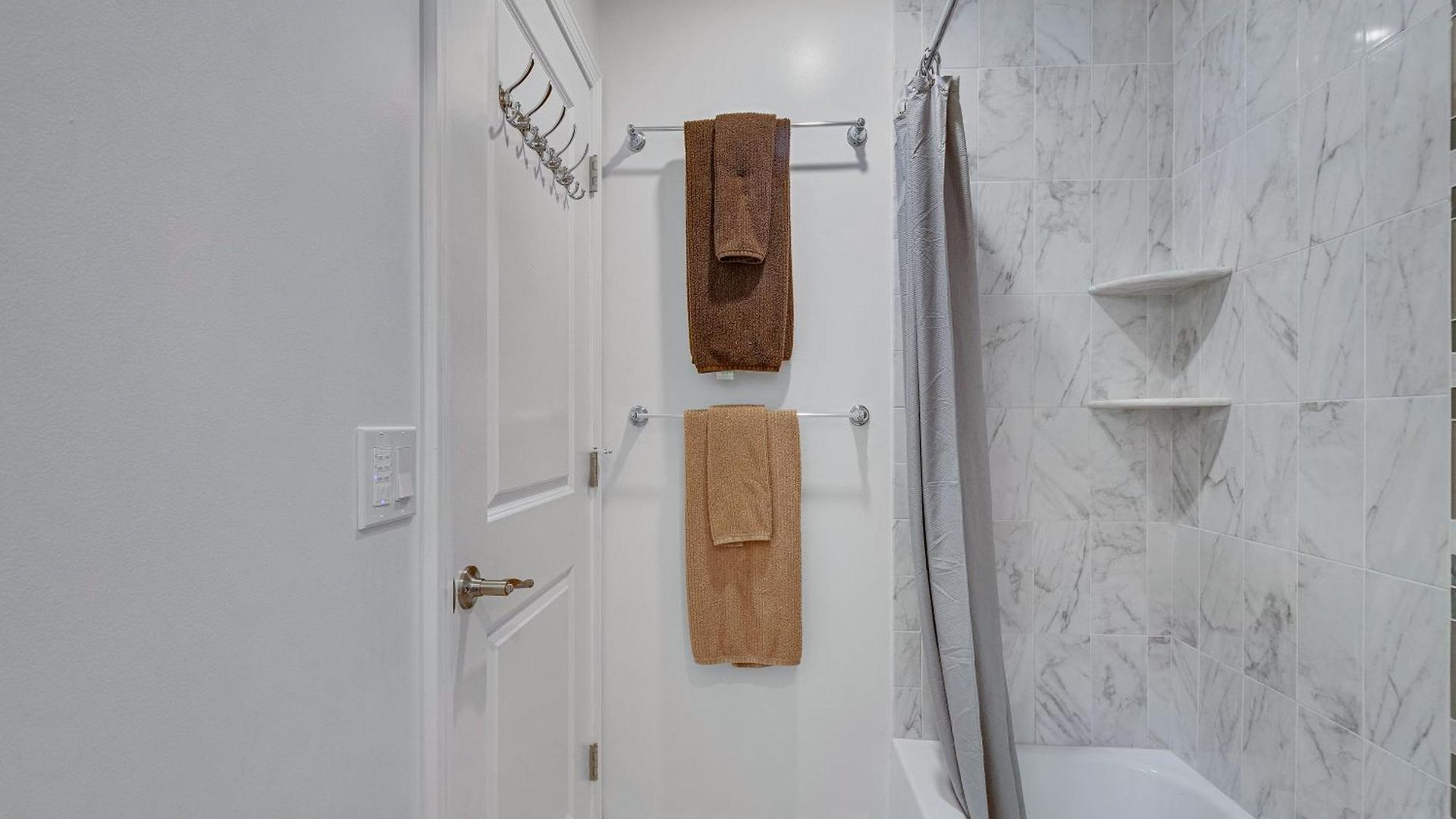 2br Dog-friendly In 2-fam - Comfy Retreat Apartment *