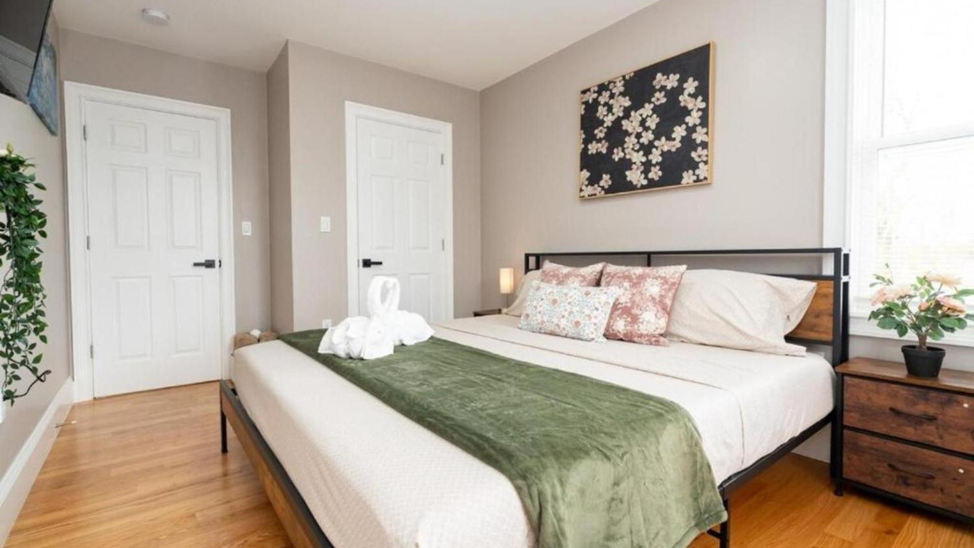 Expansive 3br Nest - Pet-friendly - Near Franklin Park & Red Line 558-2 Apartment *