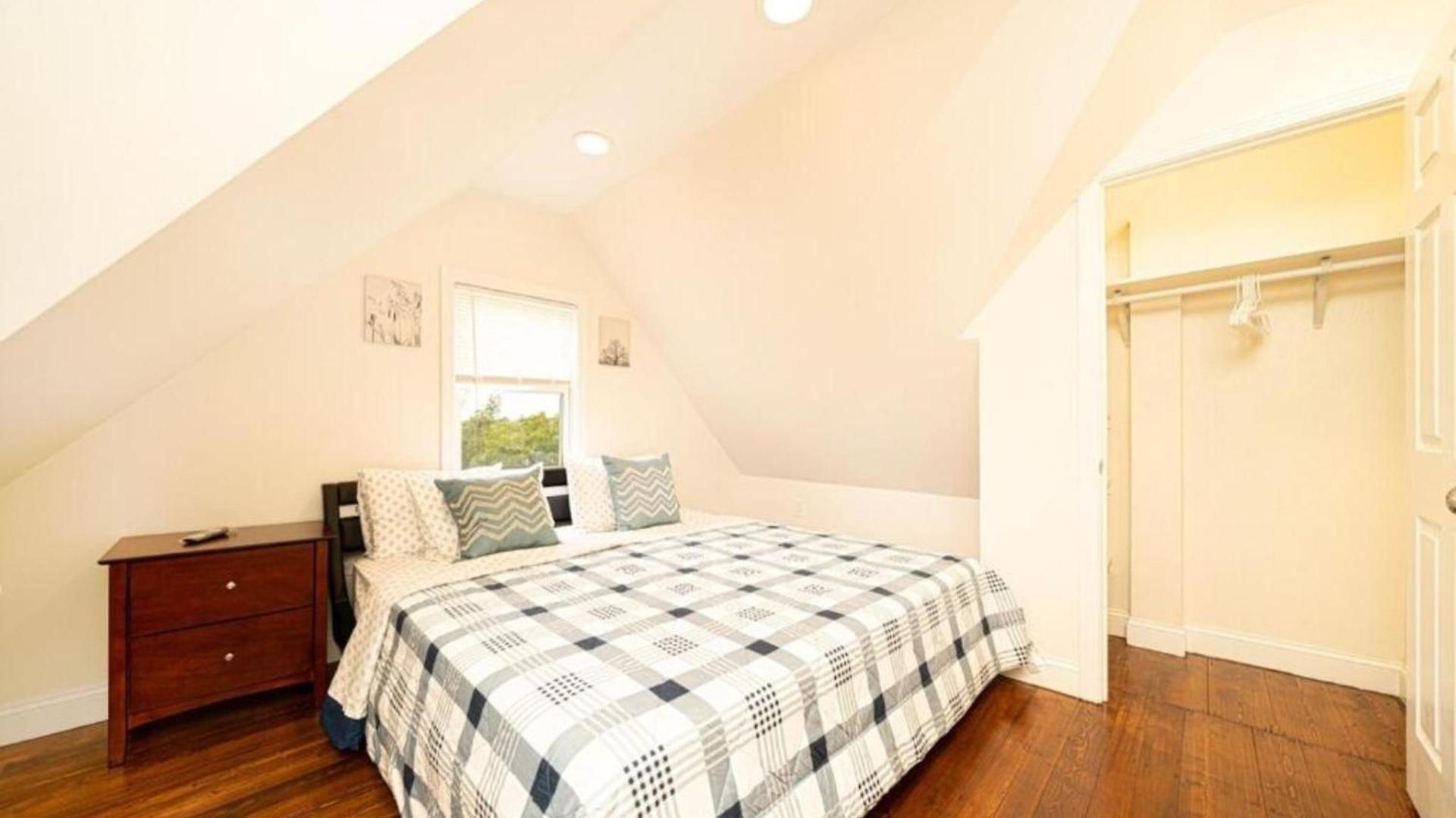 Comfortable 4br Getaway - Pet-friendly - Near I-93 & Red Line 988