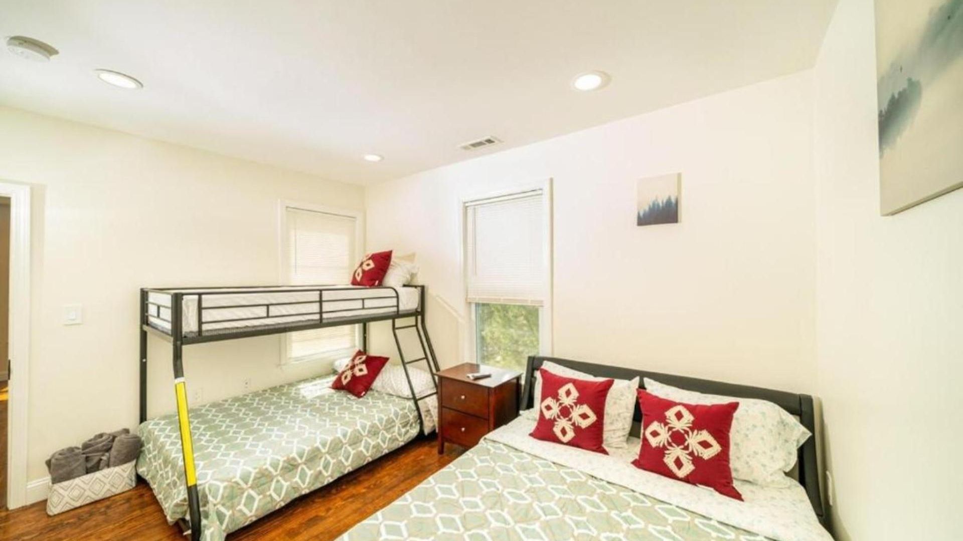 Apartment Comfortable 4br Getaway - Pet-friendly - Near I-93 & Red Line 988