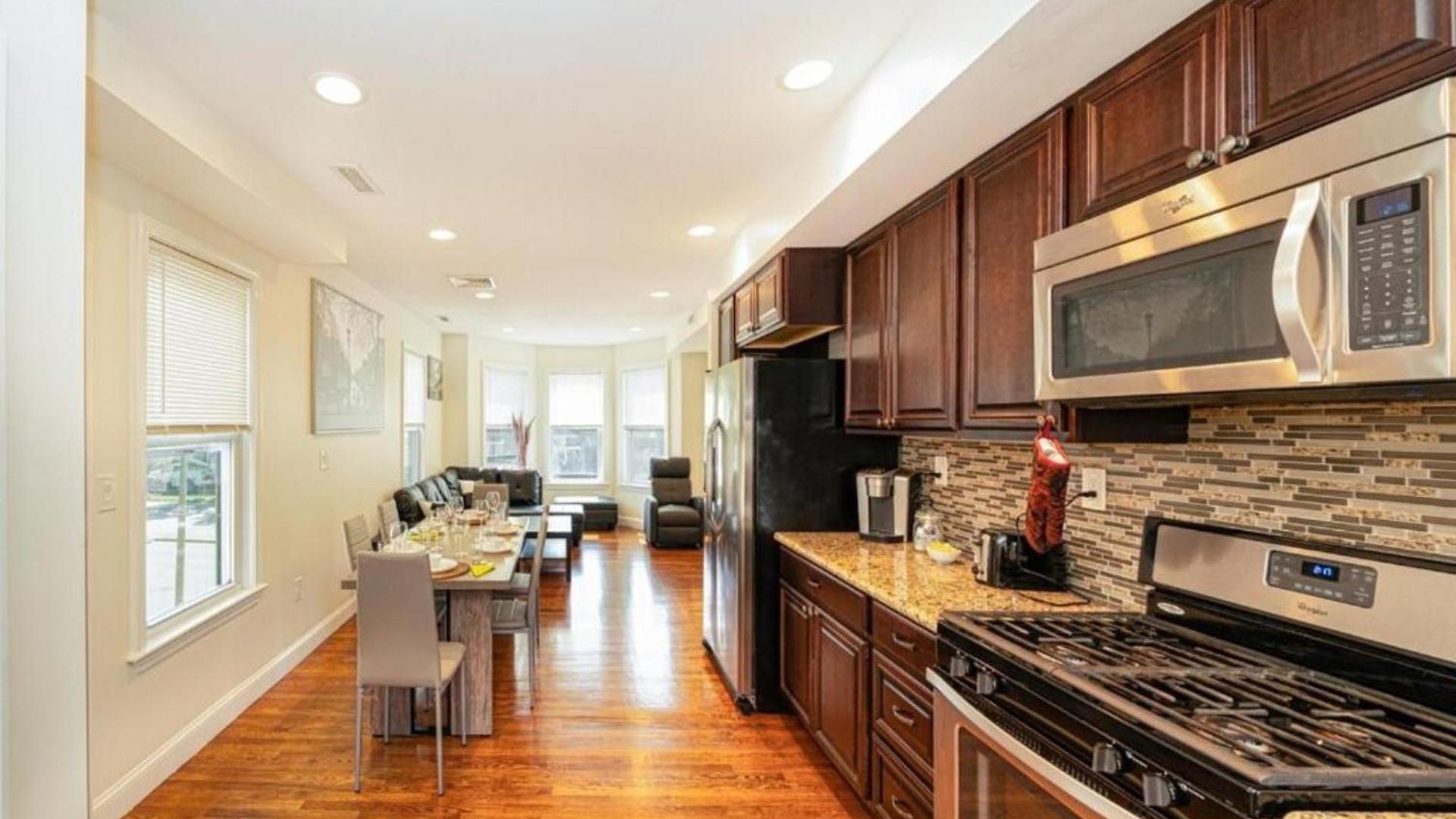 Comfortable 4br Getaway - Pet-friendly - Near I-93 & Red Line 988 Apartment