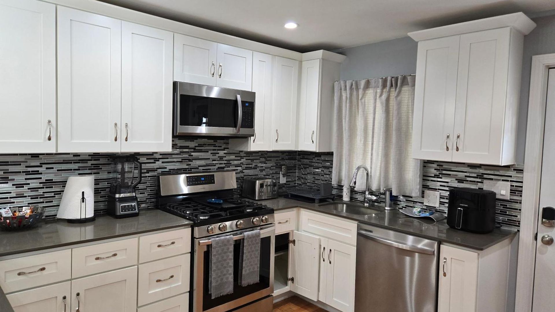 Brand New 2br House 20min Downtown Apartment