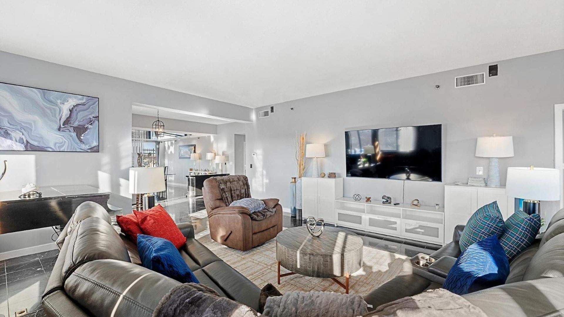 Luxury Massive Penthouse In Watertown *