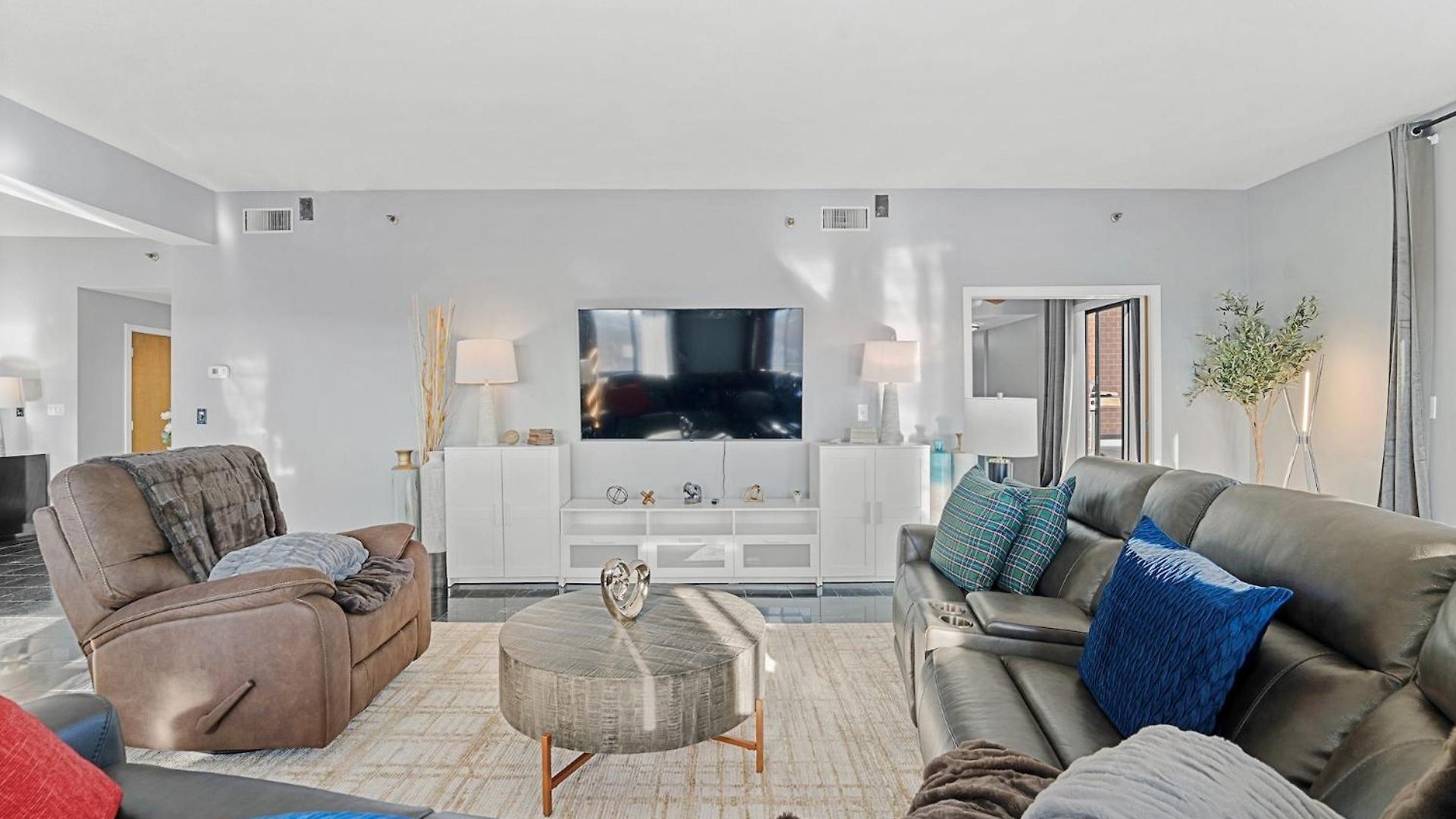 Luxury Massive Penthouse In Watertown Apartment