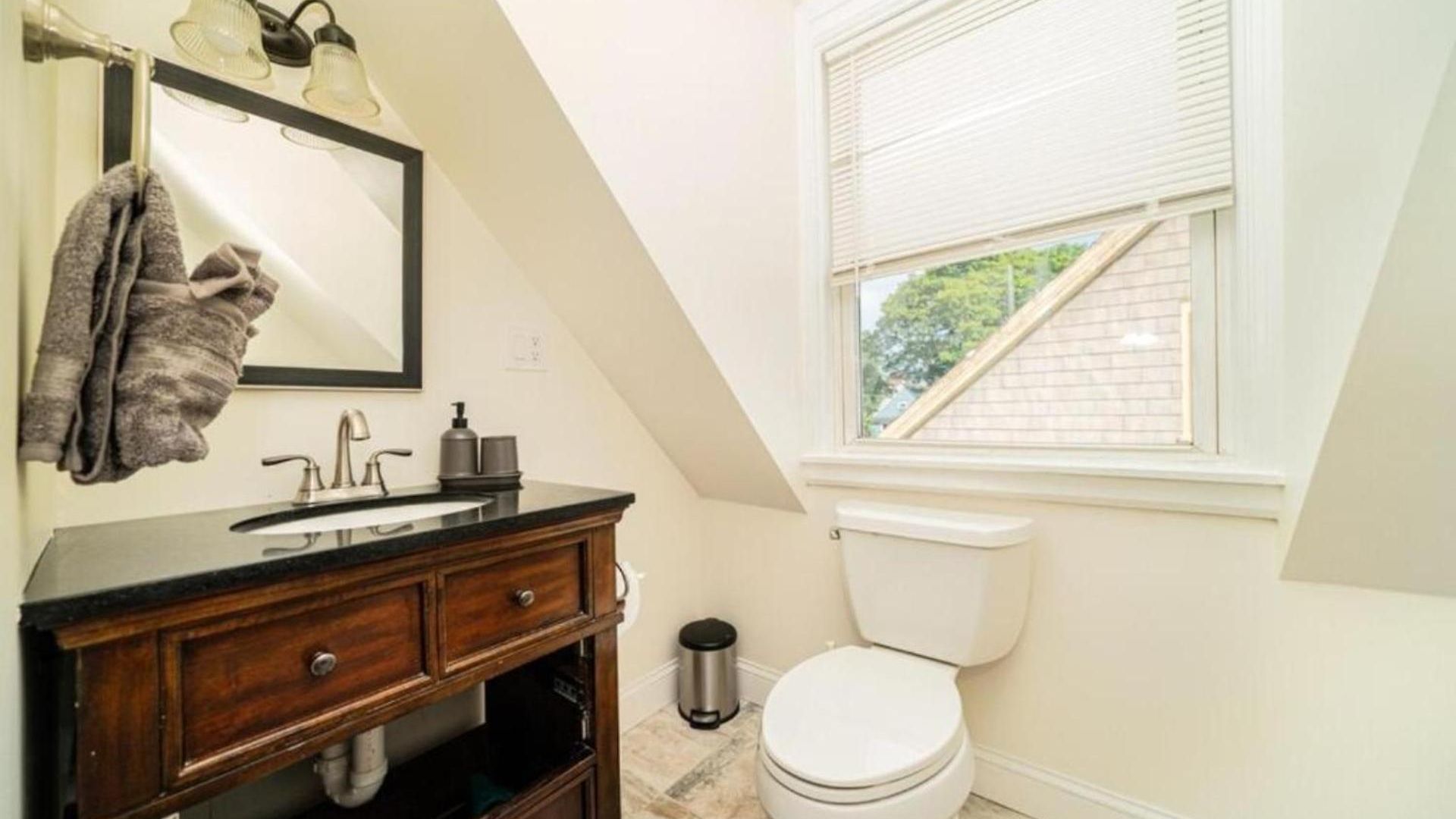 Apartment Comfortable 4br Getaway - Pet-friendly - Near I-93 & Red Line 988
