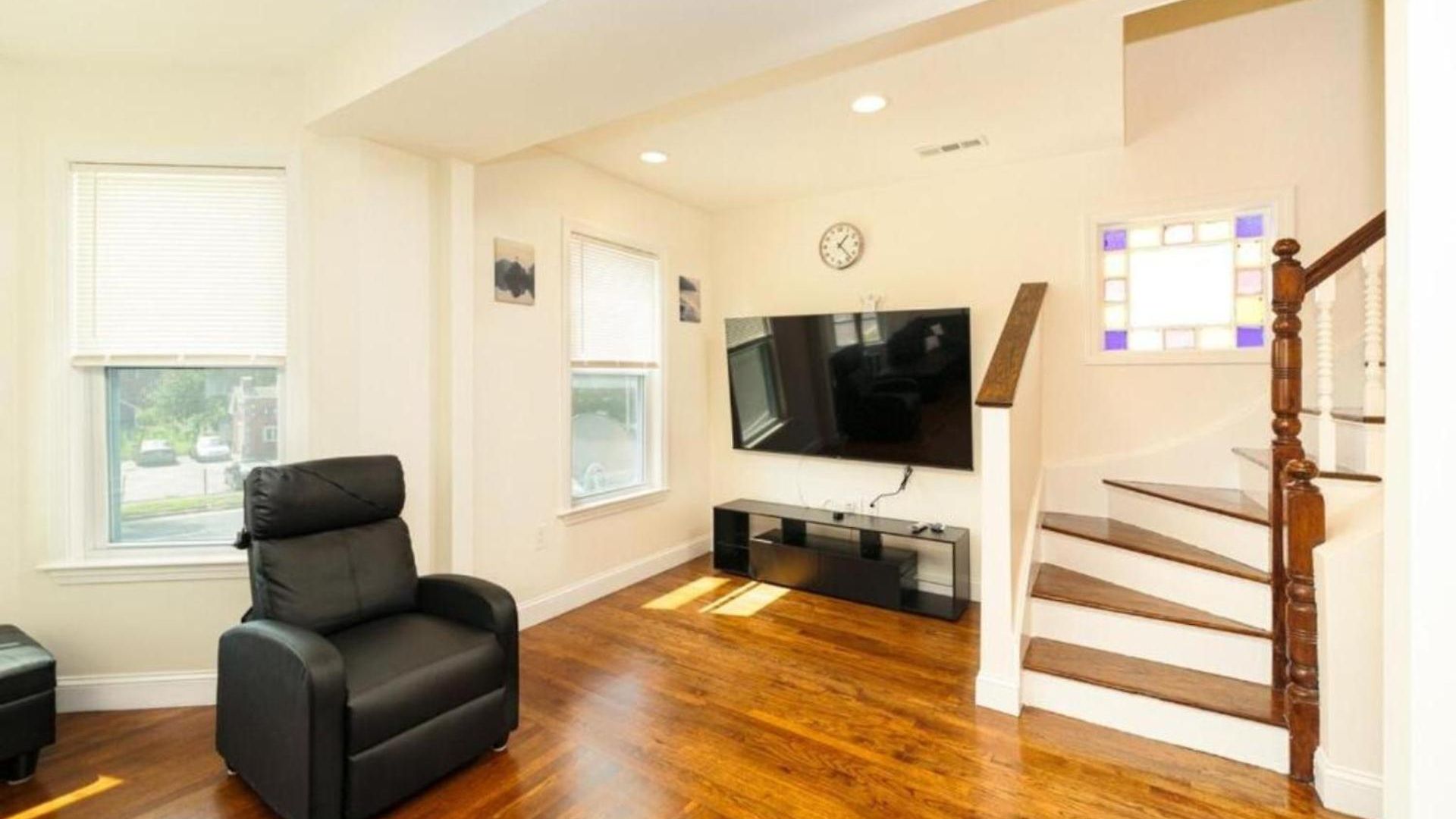 Comfortable 4br Getaway - Pet-friendly - Near I-93 & Red Line 988 Apartment *