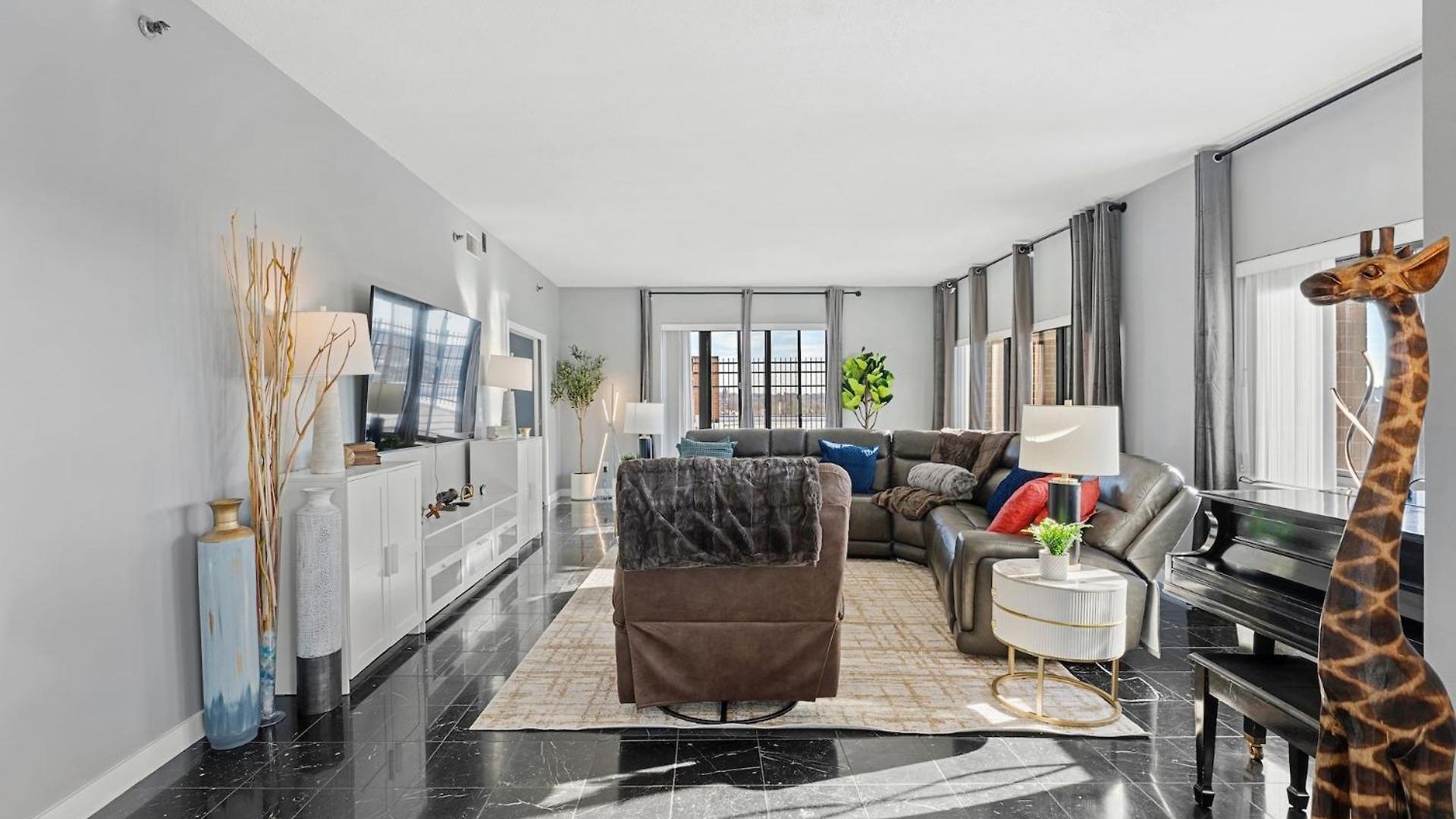 Luxury Massive Penthouse In Watertown Apartment