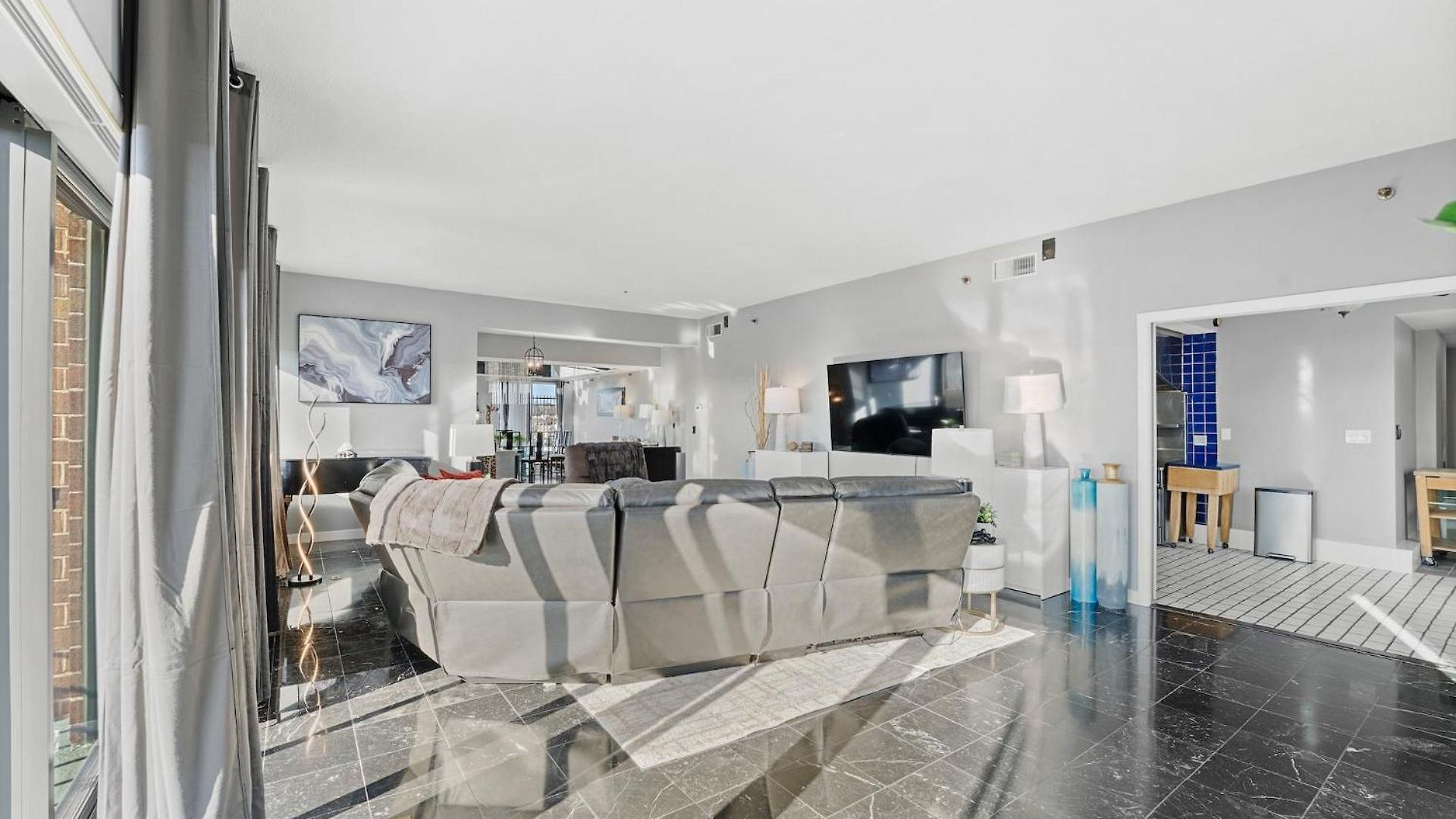 Luxury Massive Penthouse In Watertown Apartment