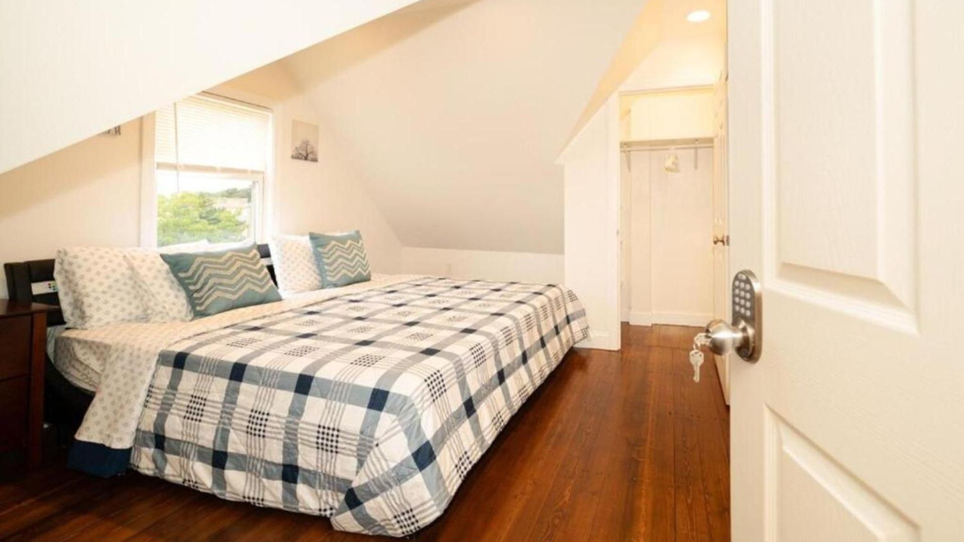 Comfortable 4br Getaway - Pet-friendly - Near I-93 & Red Line 988 *