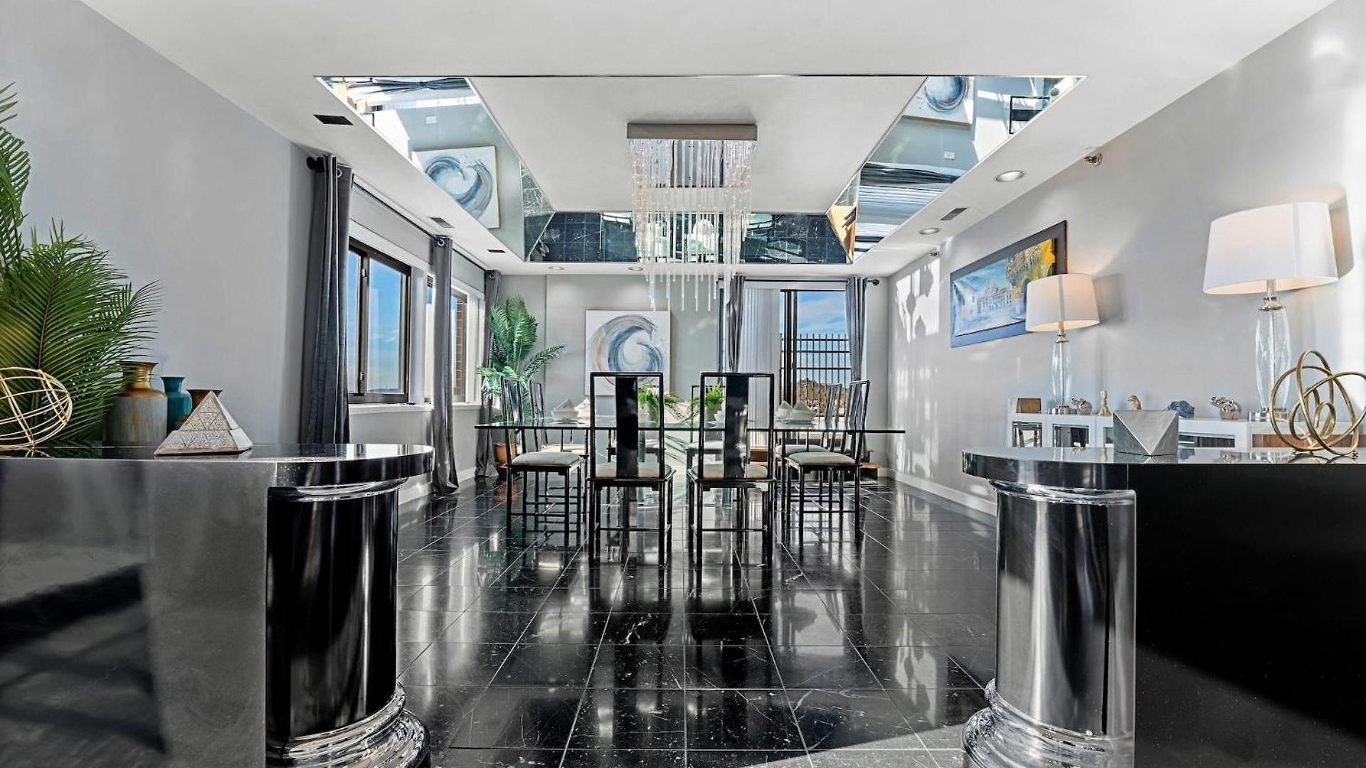 Apartment Luxury Massive Penthouse In Watertown *