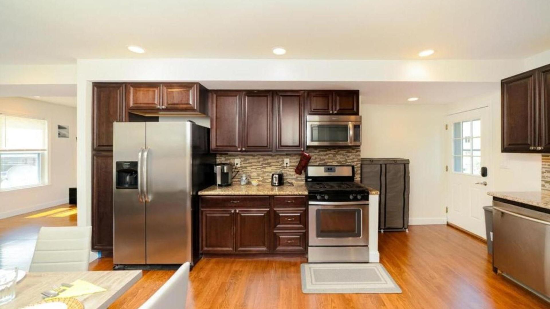 Apartment Comfortable 4br Getaway - Pet-friendly - Near I-93 & Red Line 988 *