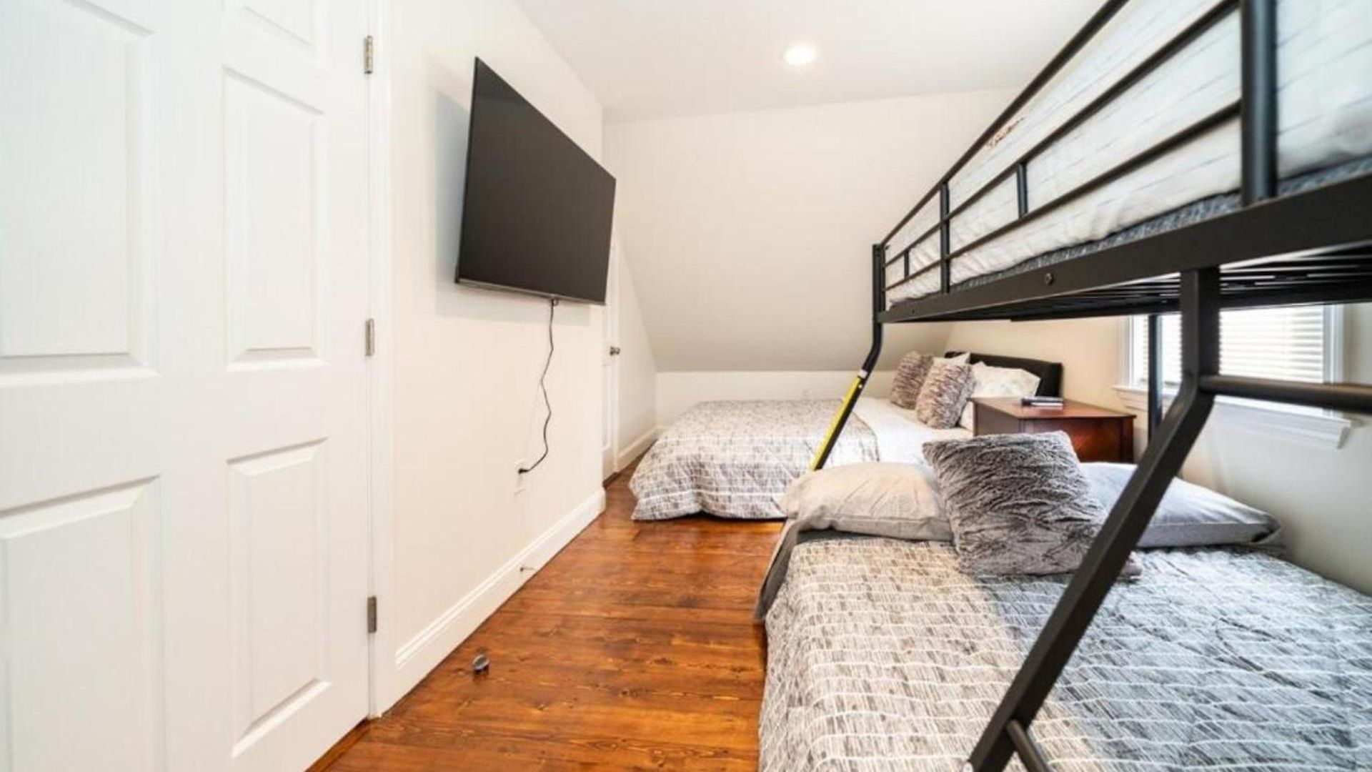 Comfortable 4br Getaway - Pet-friendly - Near I-93 & Red Line 988