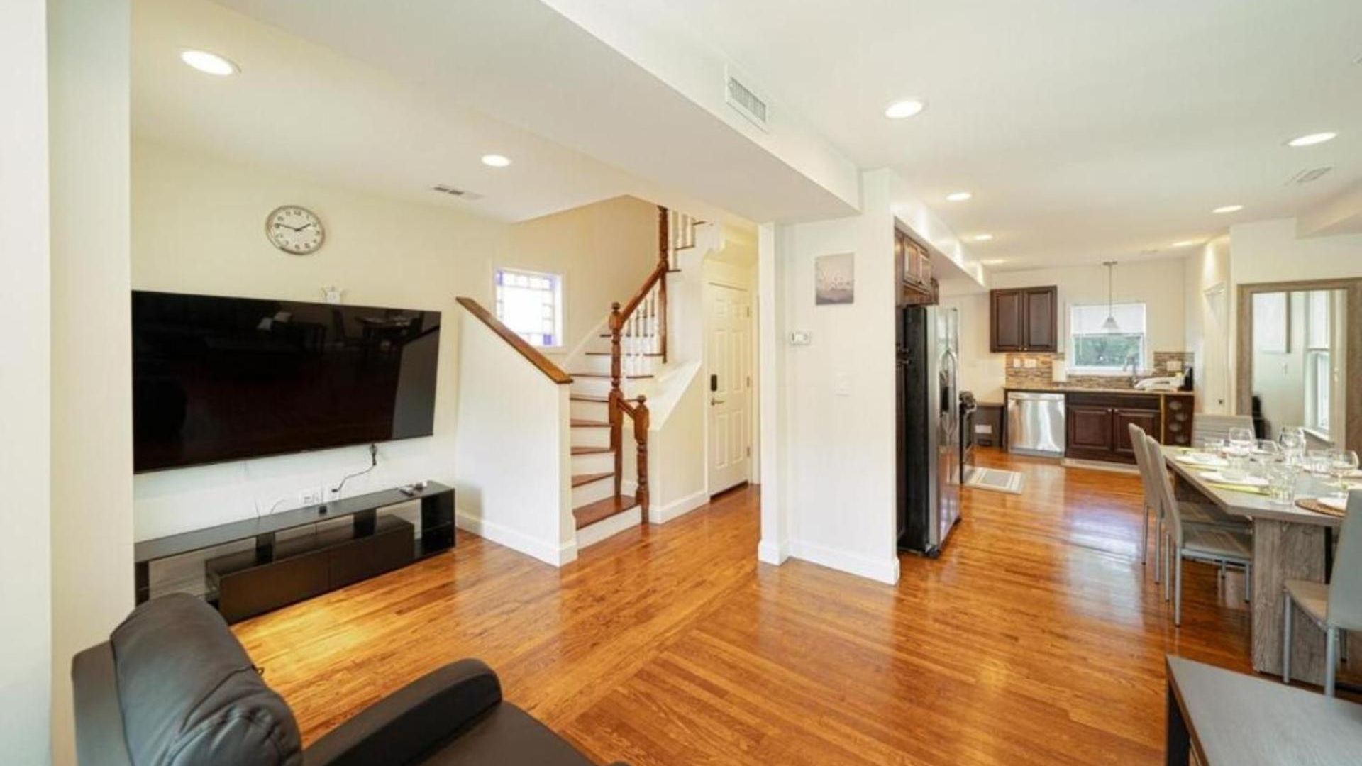 Apartment Comfortable 4br Getaway - Pet-friendly - Near I-93 & Red Line 988 *