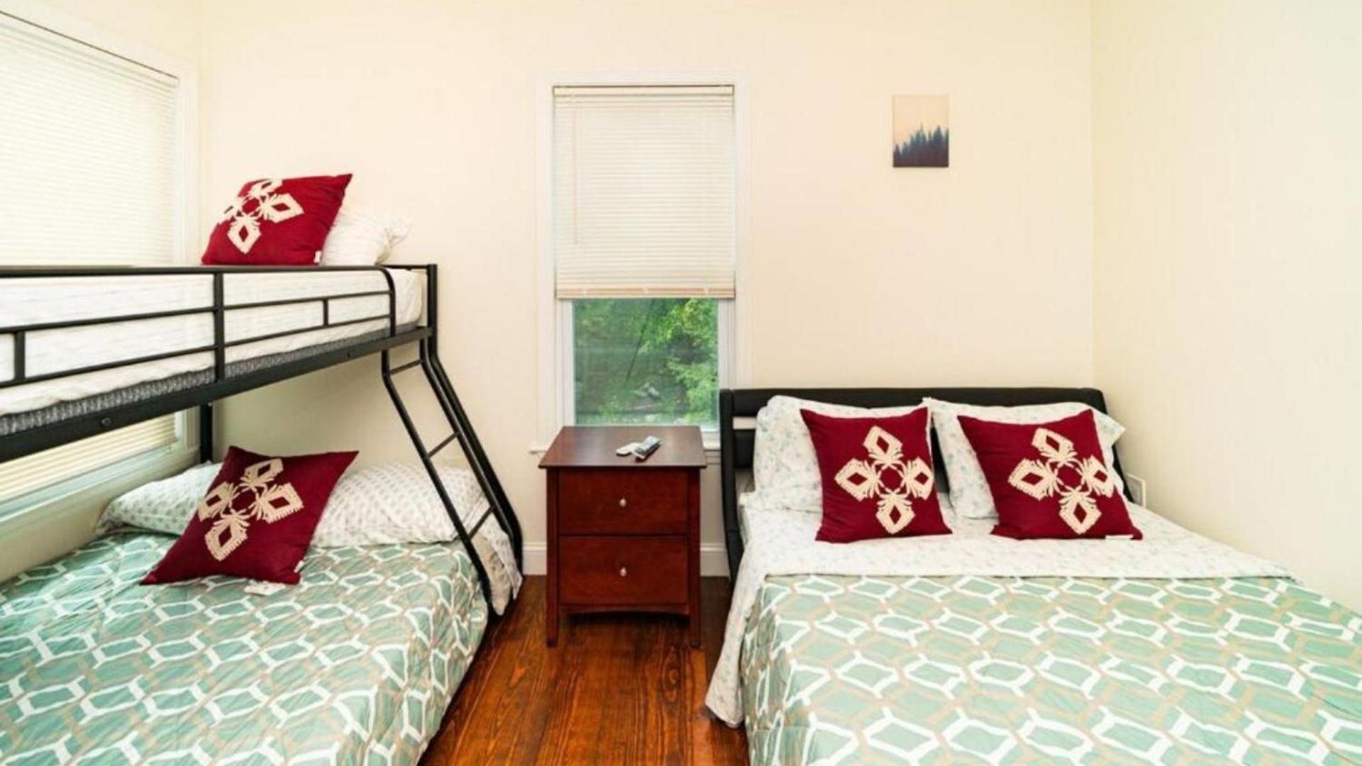 Comfortable 4br Getaway - Pet-friendly - Near I-93 & Red Line 988 *