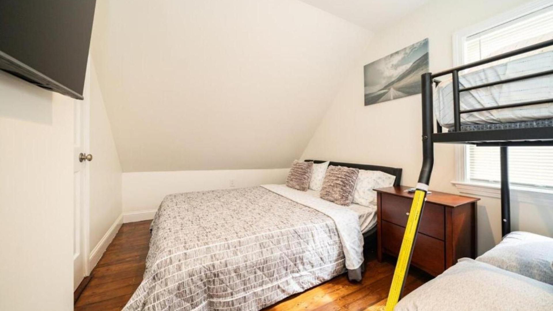 Comfortable 4br Getaway - Pet-friendly - Near I-93 & Red Line 988 * Boston