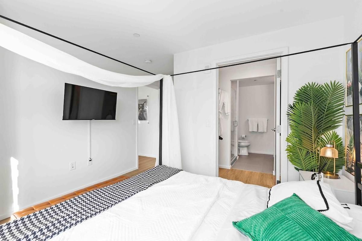 Luxury 2br In Pool Gym Apartment