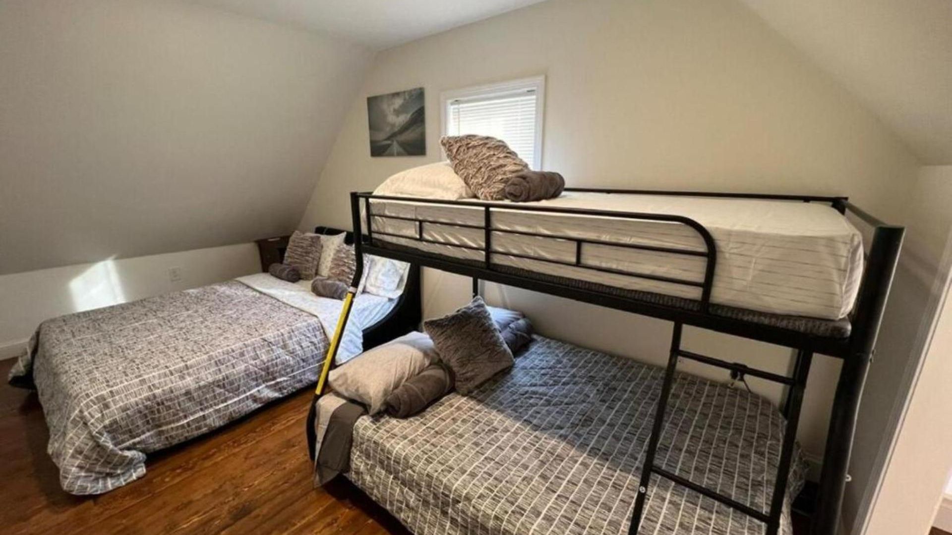 Comfortable 4br Getaway - Pet-friendly - Near I-93 & Red Line 988