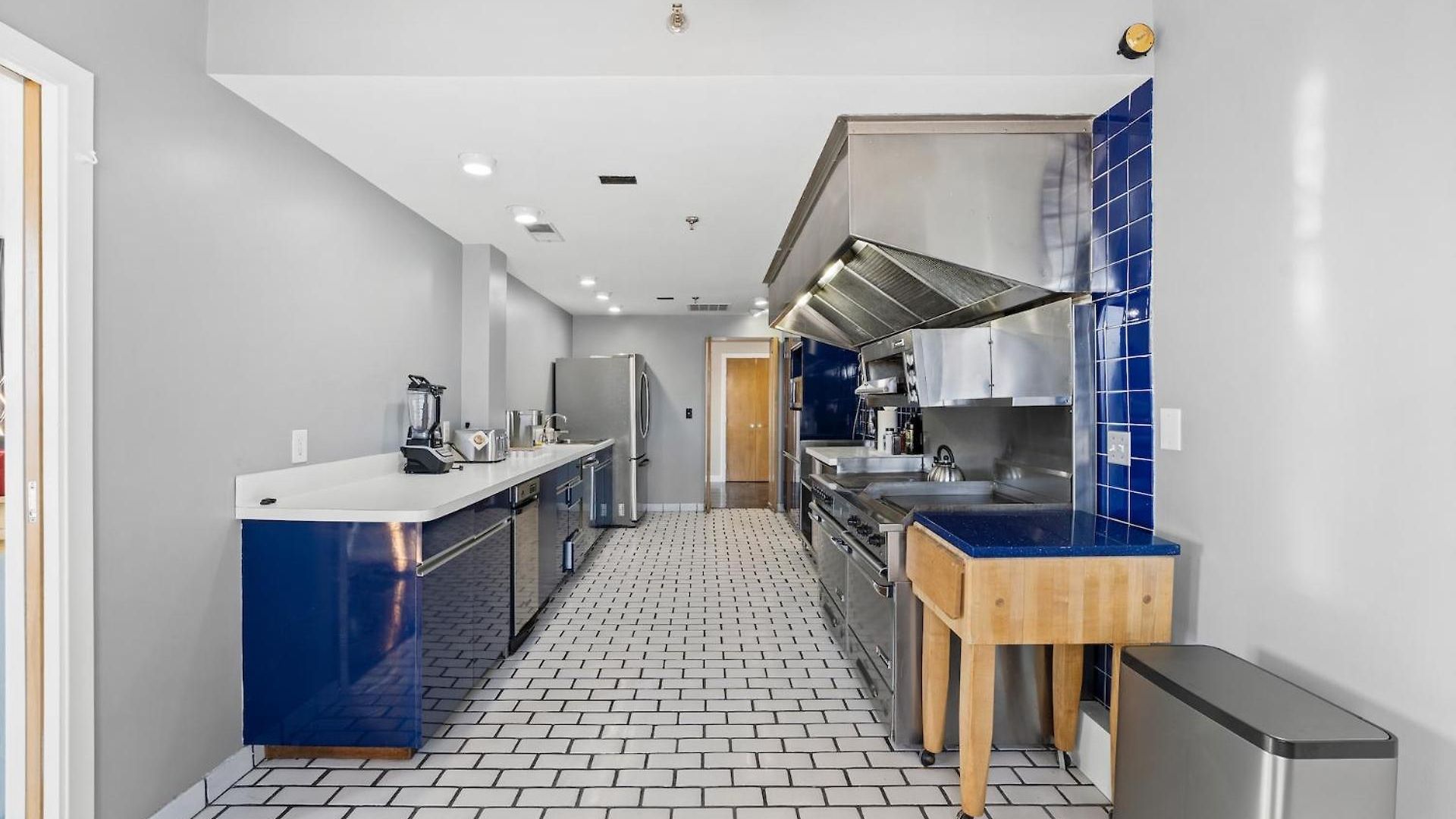 Apartment Luxury Massive Penthouse In Watertown Boston