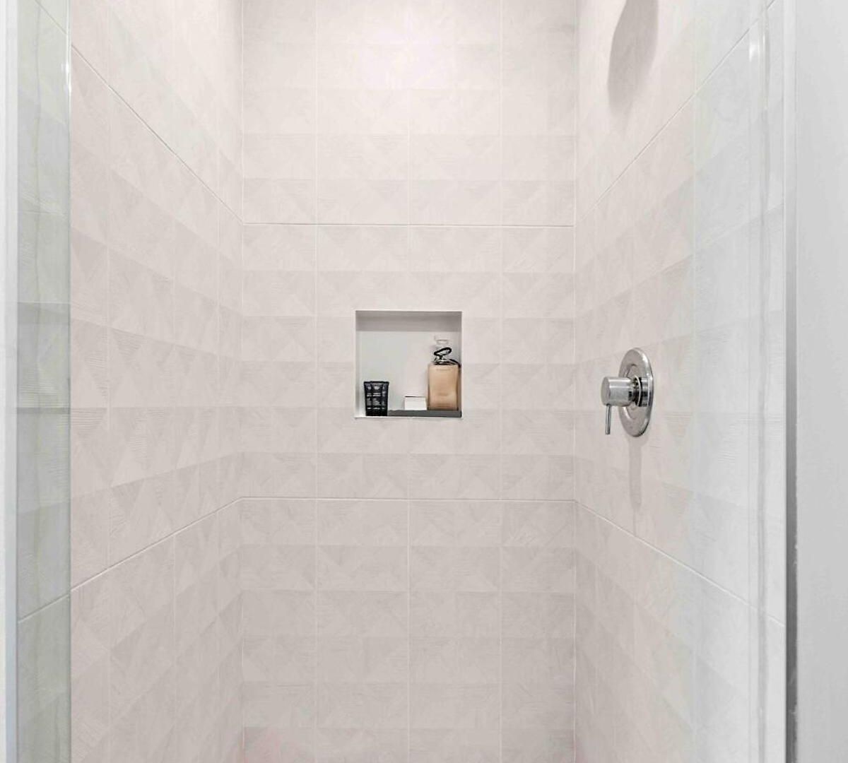 Luxury 2br In Pool Gym Apartment