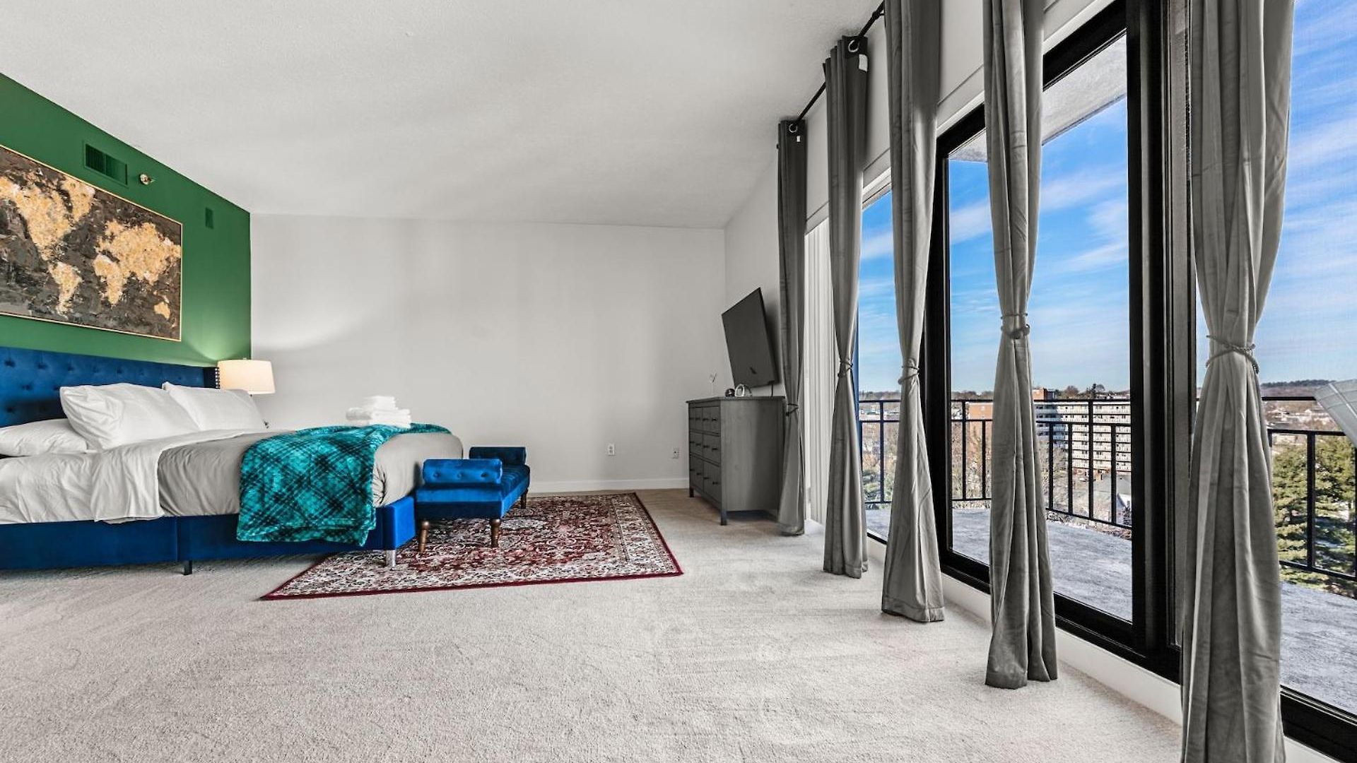 Apartment Luxury Massive Penthouse In Watertown Boston