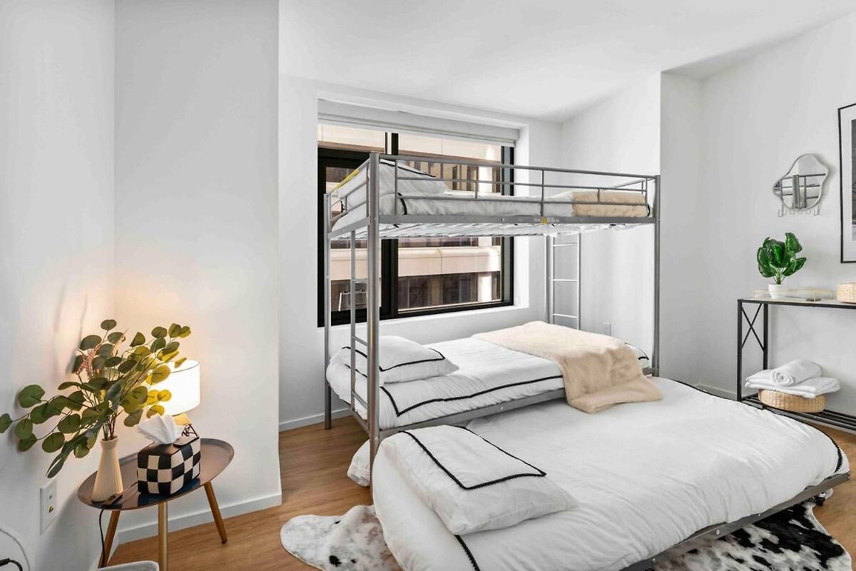 Luxury 2br In Pool Gym * Boston