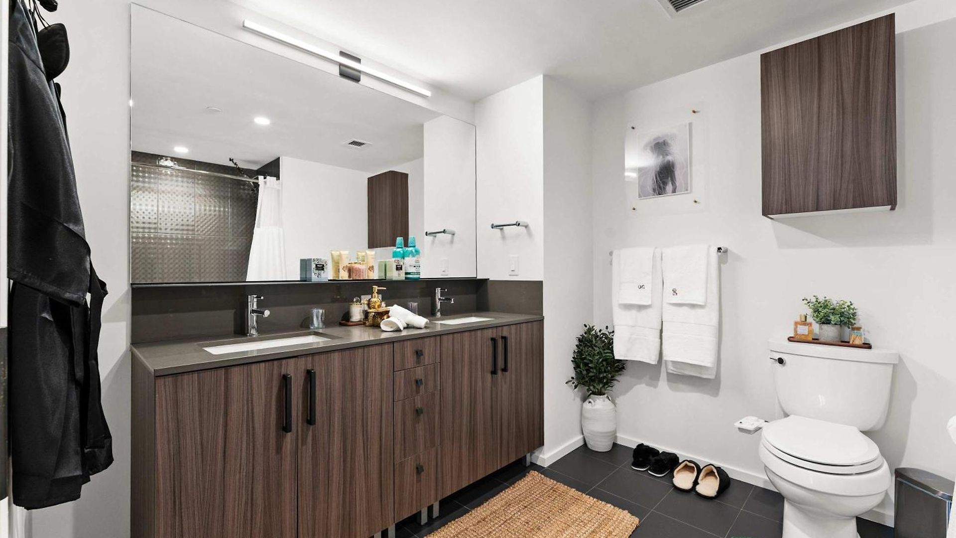 The Dazzling Two-bedroom Two-bath In Boston
