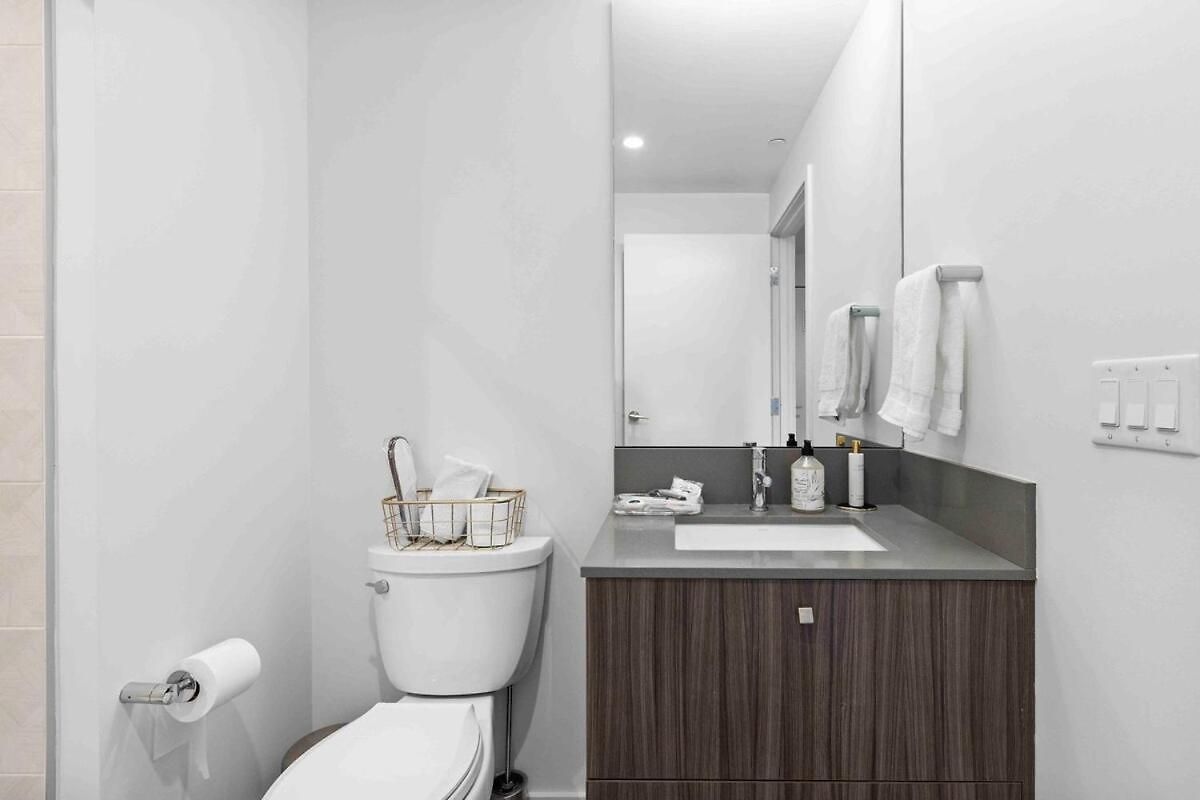 Luxury 2br In Pool Gym Boston
