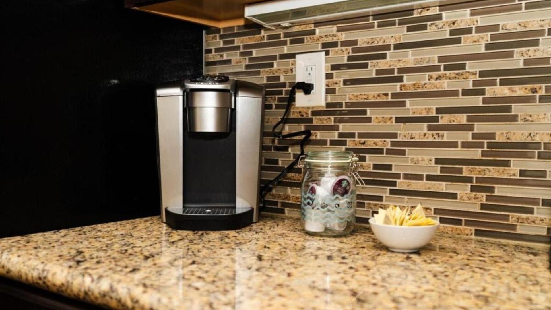 Comfortable 4br Getaway - Pet-friendly - Near I-93 & Red Line 988 Apartment Boston