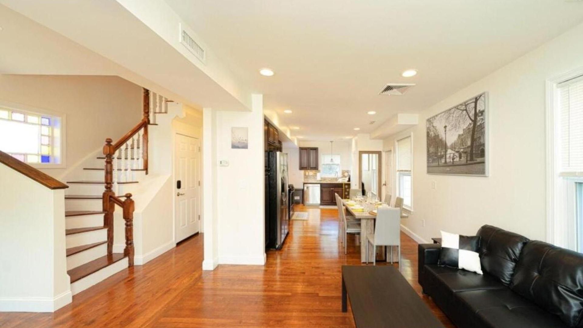 Comfortable 4br Getaway - Pet-friendly - Near I-93 & Red Line 988 Apartment