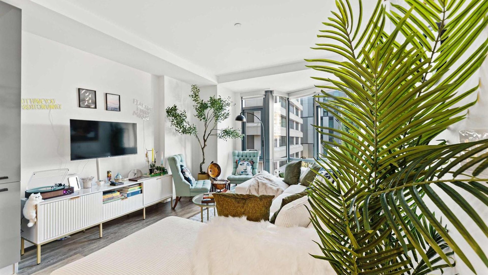 Family In With Pool Gym & Balcony - Perfect Boston