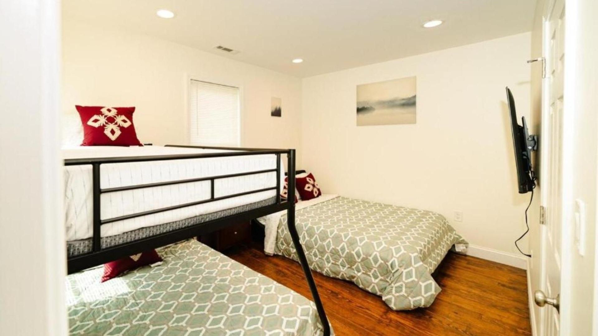 Apartment Comfortable 4br Getaway - Pet-friendly - Near I-93 & Red Line 988 Boston