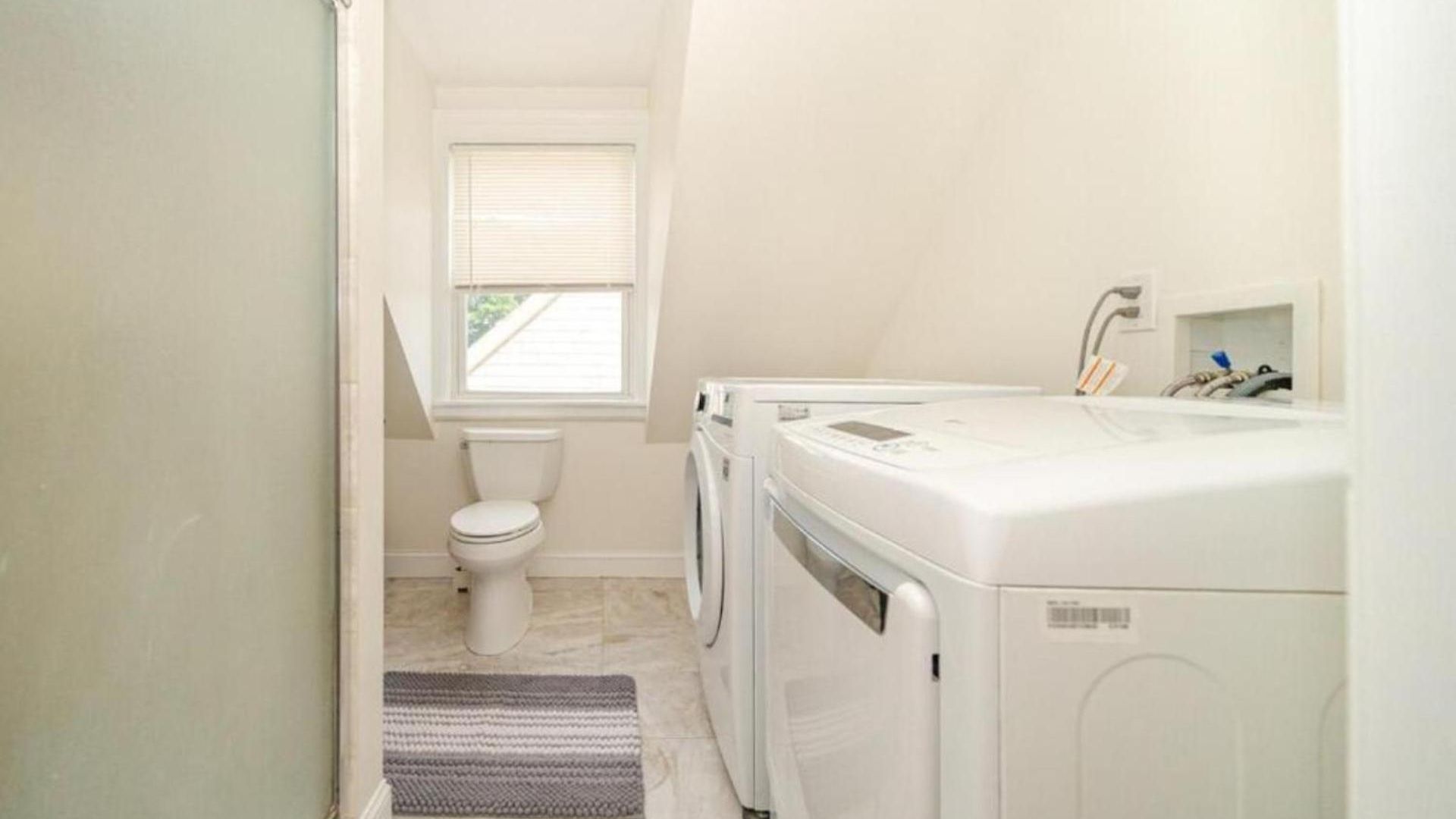 Apartment Comfortable 4br Getaway - Pet-friendly - Near I-93 & Red Line 988 *