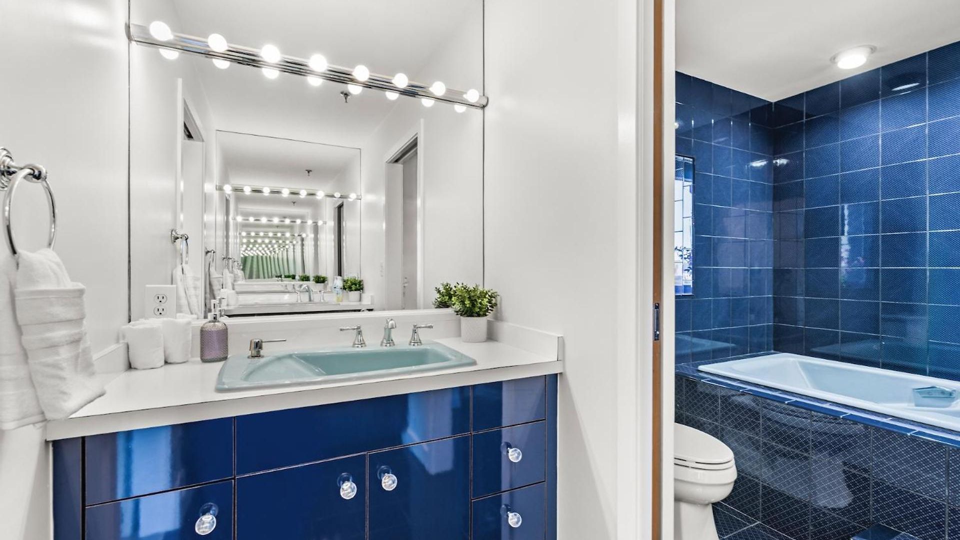 Luxury Massive Penthouse In Watertown * Boston