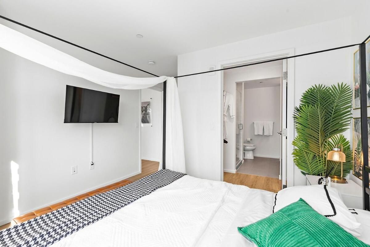 Luxury 2br In Pool Gym Boston
