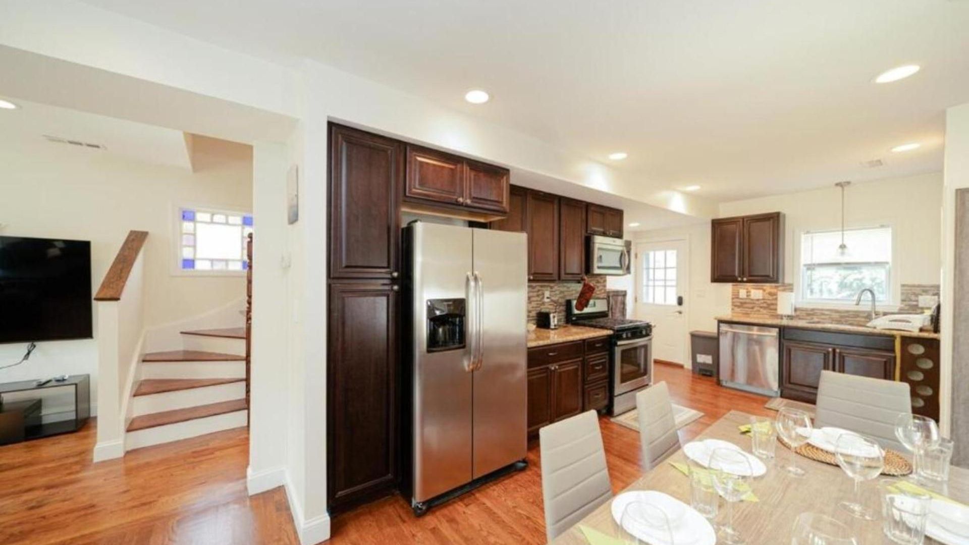 Apartment Comfortable 4br Getaway - Pet-friendly - Near I-93 & Red Line 988