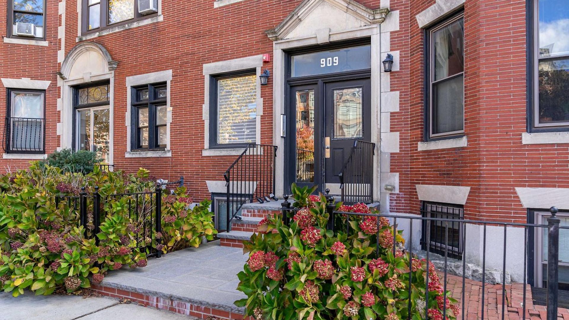 Brownstone Luxury Penthouse *