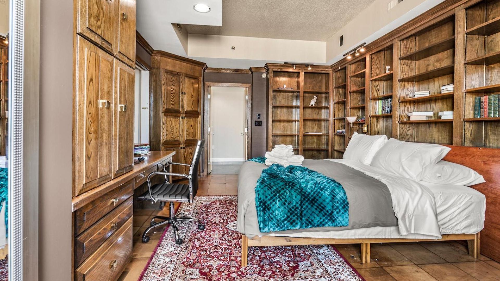 Apartment Luxury Massive Penthouse In Watertown Boston