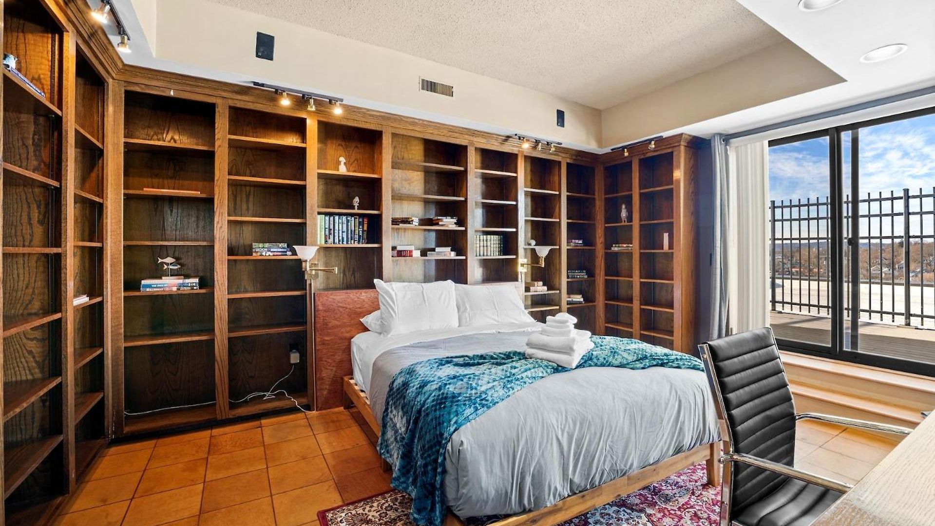 Luxury Massive Penthouse In Watertown