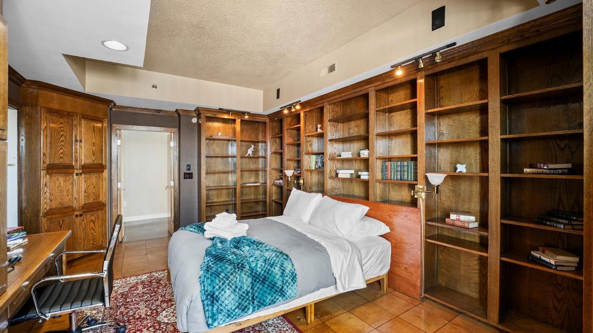 Apartment Luxury Massive Penthouse In Watertown *