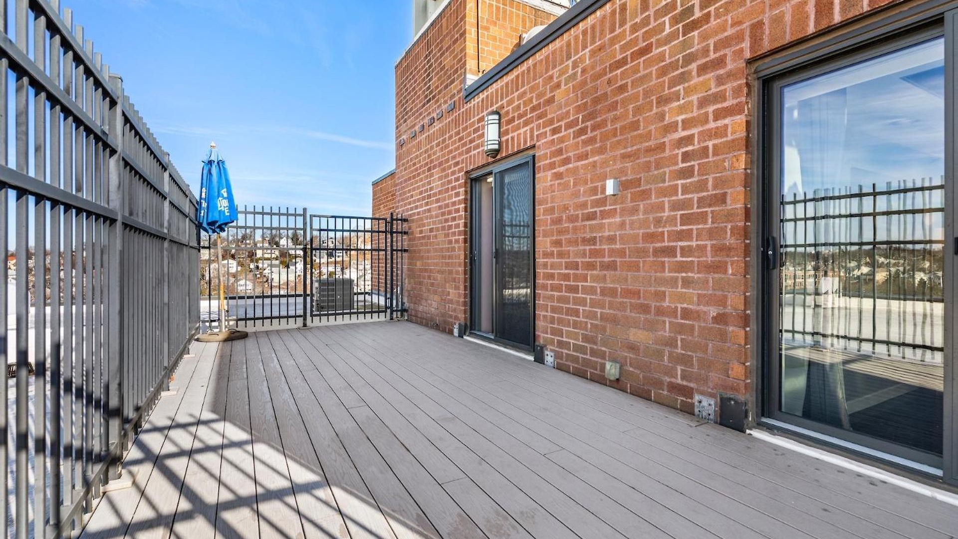 Luxury Massive Penthouse In Watertown Apartment *