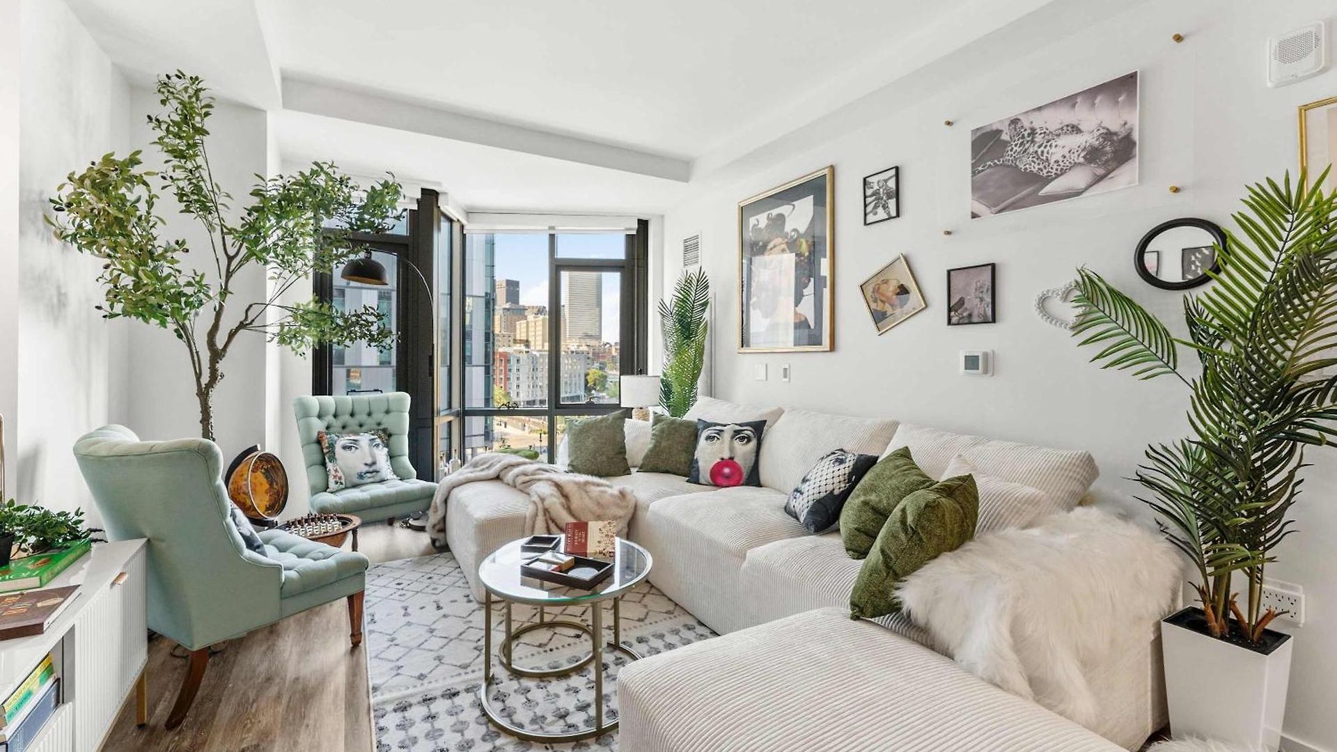 Apartment The Dazzling Two-bedroom Two-bath In