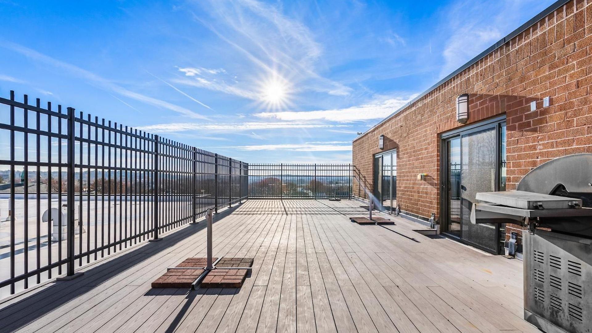 Apartment Luxury Massive Penthouse In Watertown *