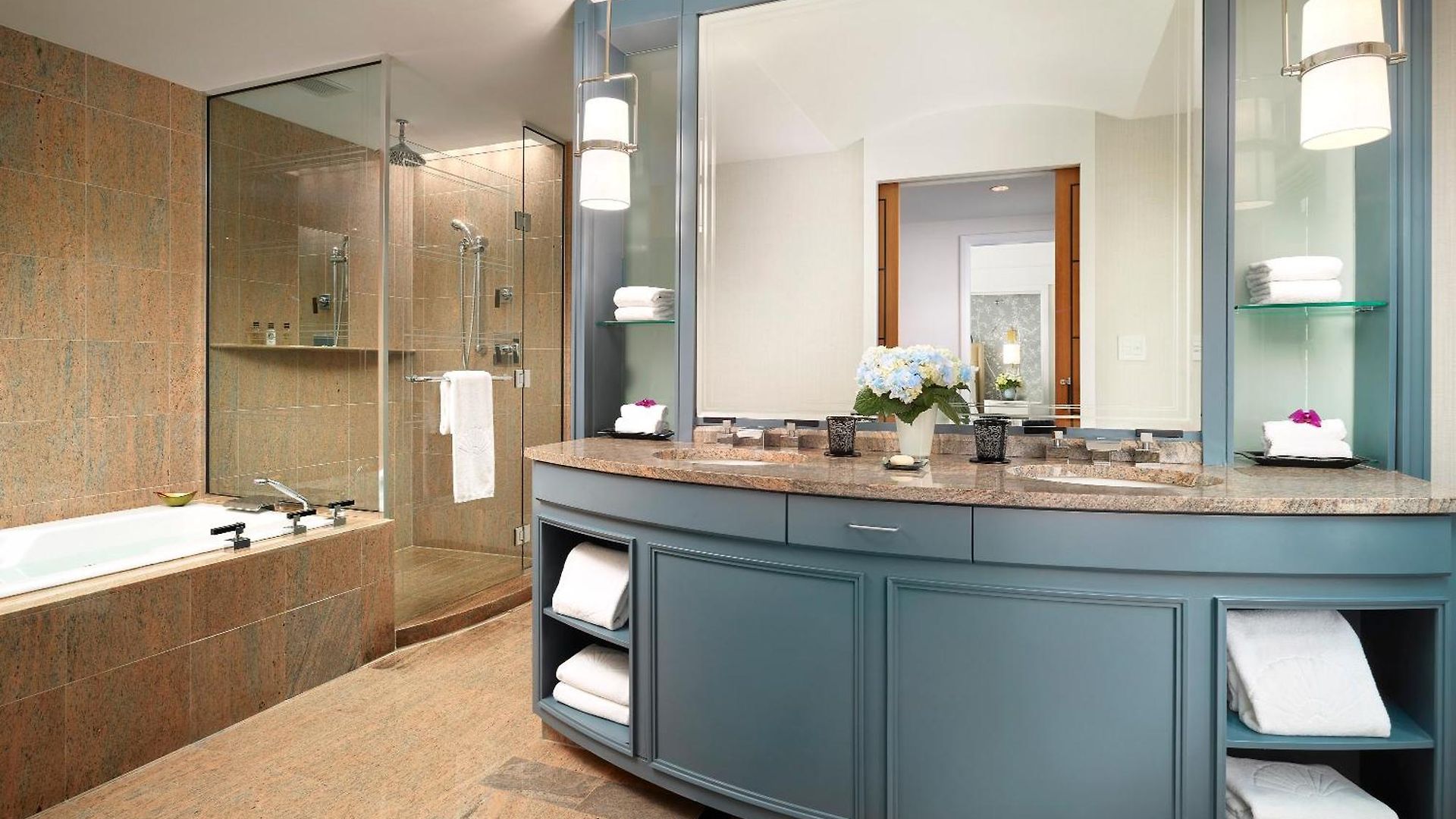 Mandarin Oriental, Hotel